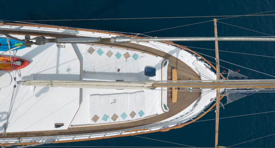 8. La Reine drone view bow deck