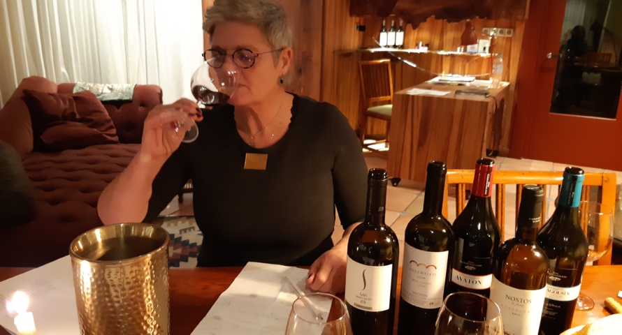 Y. Pre tasting premium Greek wine for La Reine